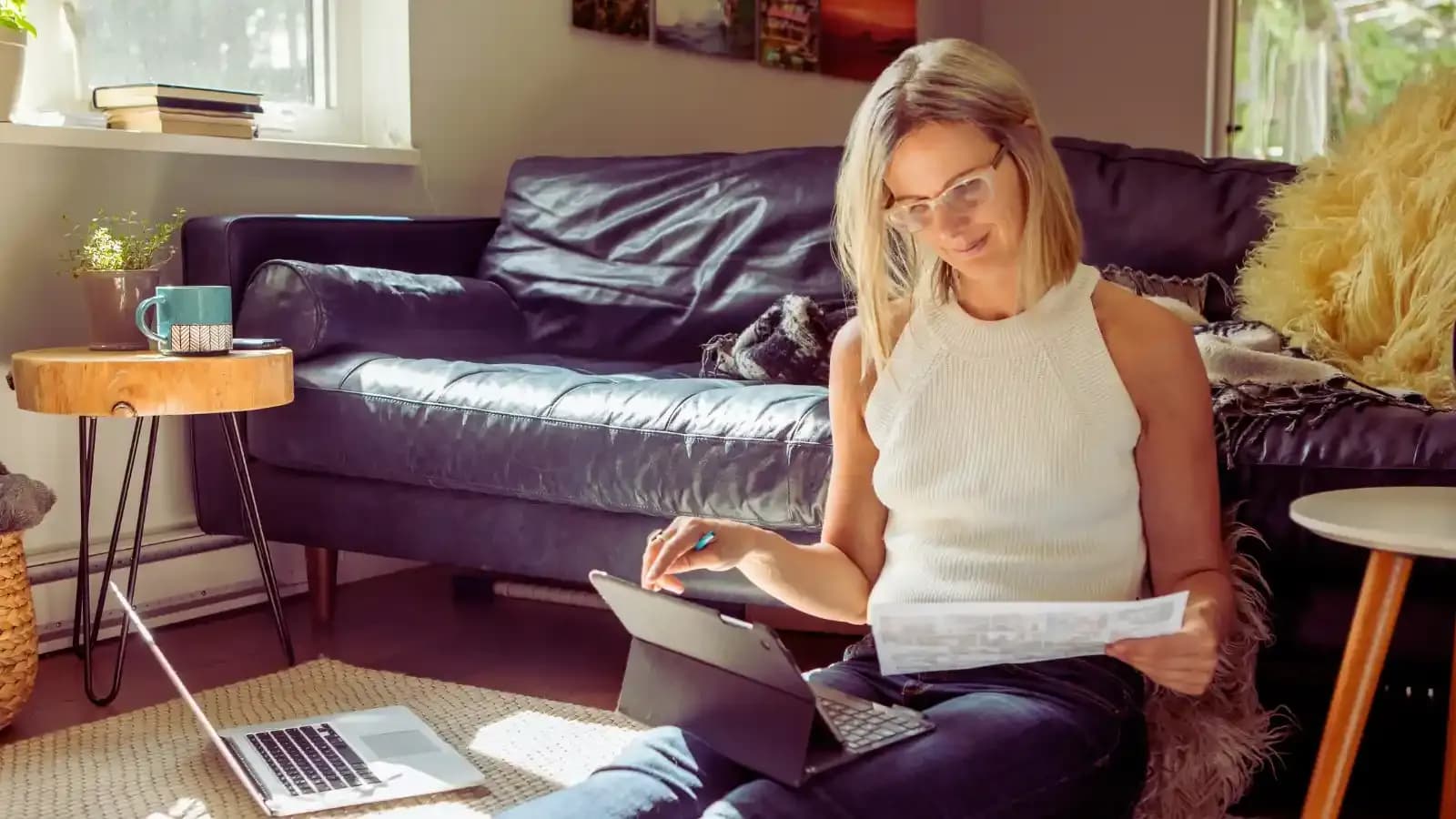 In the folder her father left there were fourteen statements and one business card